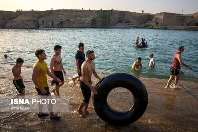 شنا در رودخانه
