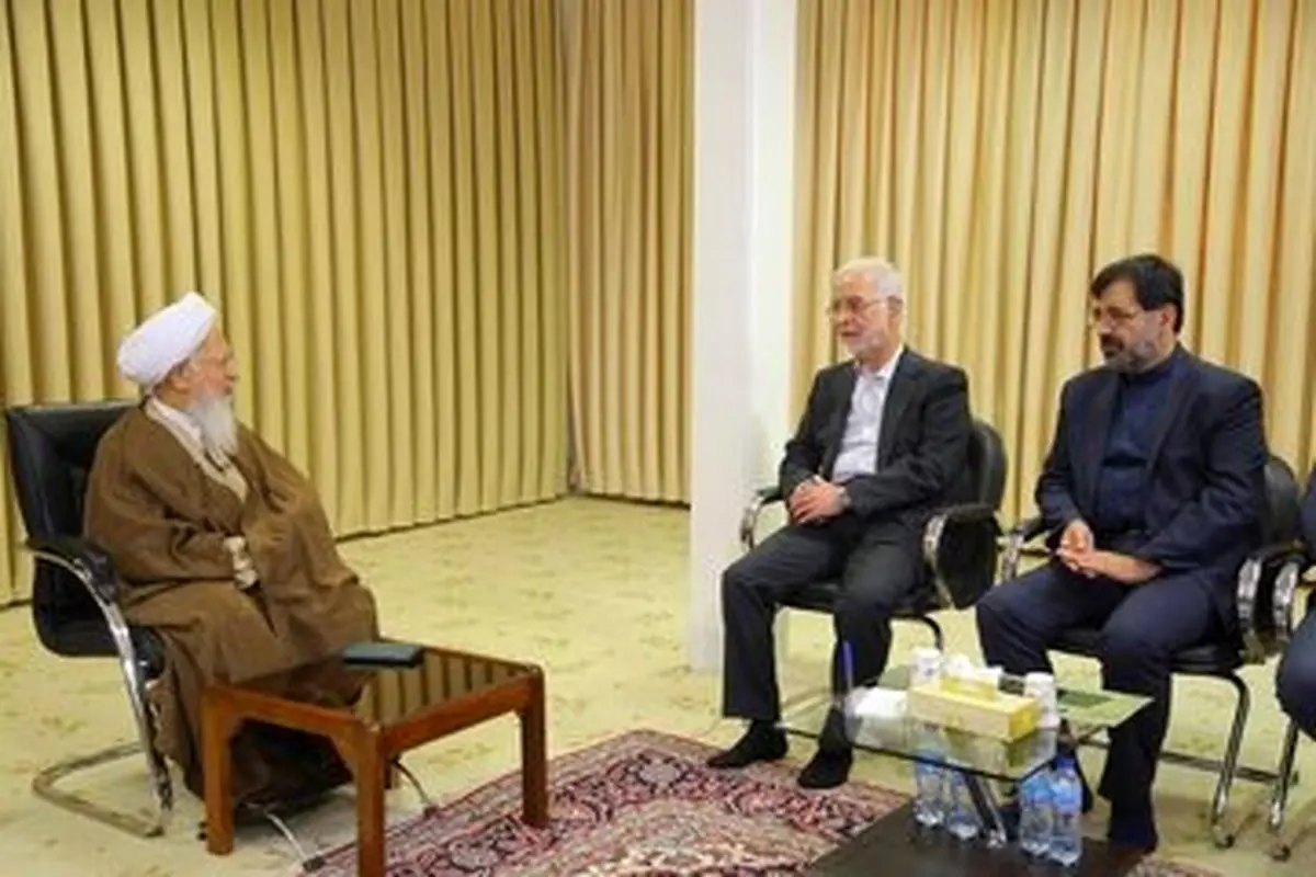 آیت الله جوادی آملی: باید جلوی فساد و حقوق‌های نجومی را گرفت