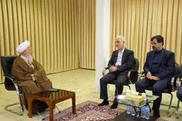 آیت الله جوادی آملی: باید جلوی فساد و حقوق‌های نجومی را گرفت