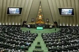 درخواست از قالیباف برای جلسه شفاف مجلس پیرامون ارز و تورم 