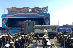 رژه تجهیزات پیشرفته نظامی ارتش جمهوری اسلامی ایران