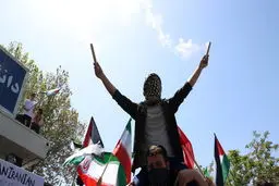 جشن پیروزی ایران در میدان انقلاب تهران