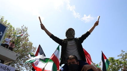 جشن پیروزی ایران در میدان انقلاب تهران