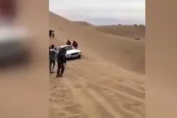 پیکان جا پای شاسی بلندهای آفرودی در کویر گذاشت؛ویدئو عجیب