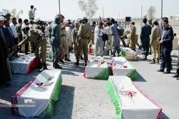 تصاویر منتشر نشده از تبادل پیکر شهدای دفاع مقدس در سال ۱۳۷۴