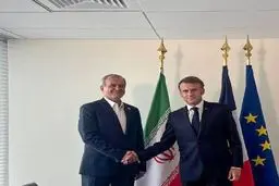 لحظه تشکر مکرون از پزشکیان در آغاز دیدار 