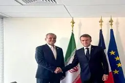 لحظه تشکر مکرون از پزشکیان در آغاز دیدار 