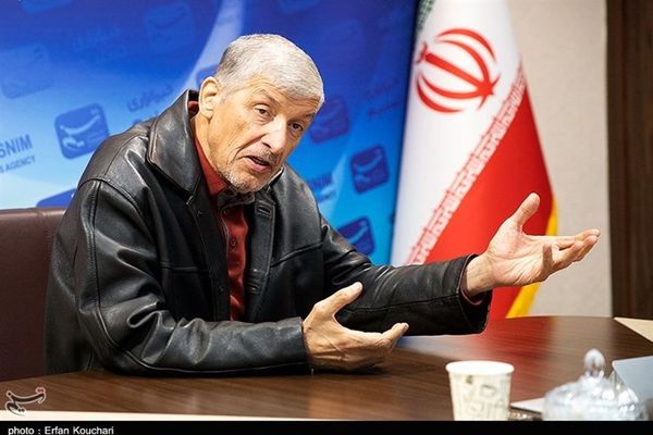 حقیقت پور افشا کرد؛ نفوذی‌ها ممکن است عمامه بپوشند یا کراوات!