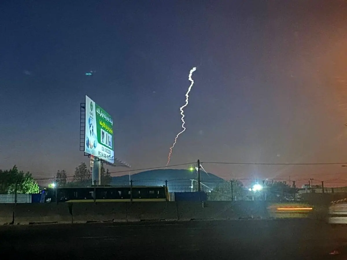  شی نورانی احتمالا یک موشک جدید در آسمان تهران