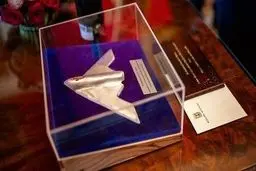 هدیه‌ جنجالی نتانیاهو به ترامپ + عکس