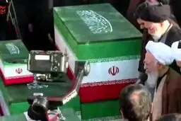 اقامه نماز بر پیکر رهبر شهید توسط آیت الله جوادی آملی در قم