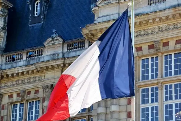 سفر بدون قرار قبلی عراقچی به پاریس