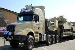 آغاز ساخت ۱۰۰ دستگاه تریلر فوق سنگین در نیروی زمینی ارتش