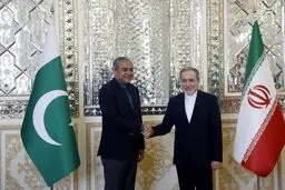 لحظه تحویل پیام مذاکراتی پاکستان برای رهبر انقلاب