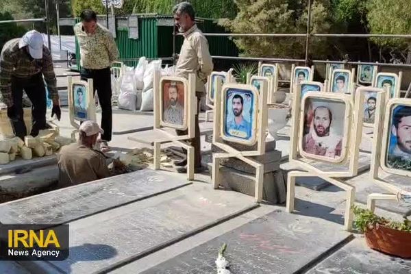 آماده‌سازی مزار شهید نیلفروشان در گلستان شهدای اصفهان