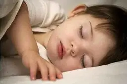 ۱۰ روش ساده و معجزه‌گر برای خواباندن کودکان