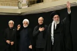 لحظه ورود رهبر انقلاب به حسینیه امام خمینی(ره) در شب عاشورا