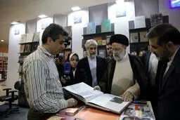 رئیسی در بازدید از نمایشگاه کتاب: در تولید کاغذ خودکفا و مستقل شده‌ایم