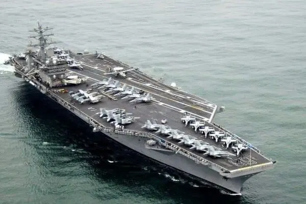 بلای آسمانی بر سر ناو  آبراهام لینکلن