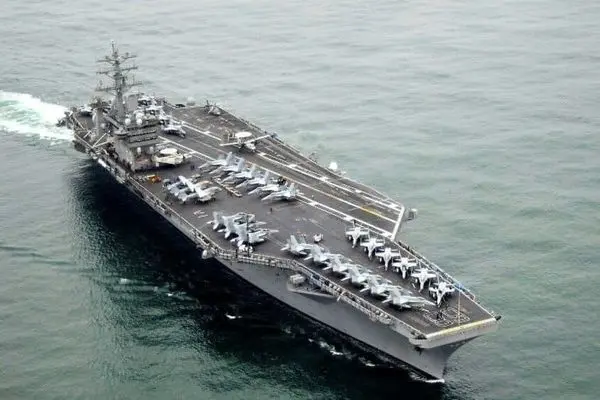 بلای آسمانی بر سر ناو  آبراهام لینکلن