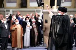 تصاویر رهبر انقلاب در دیدار با جمعی از مردم اصفهان
