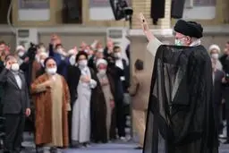 تصاویر رهبر انقلاب در دیدار با جمعی از مردم اصفهان