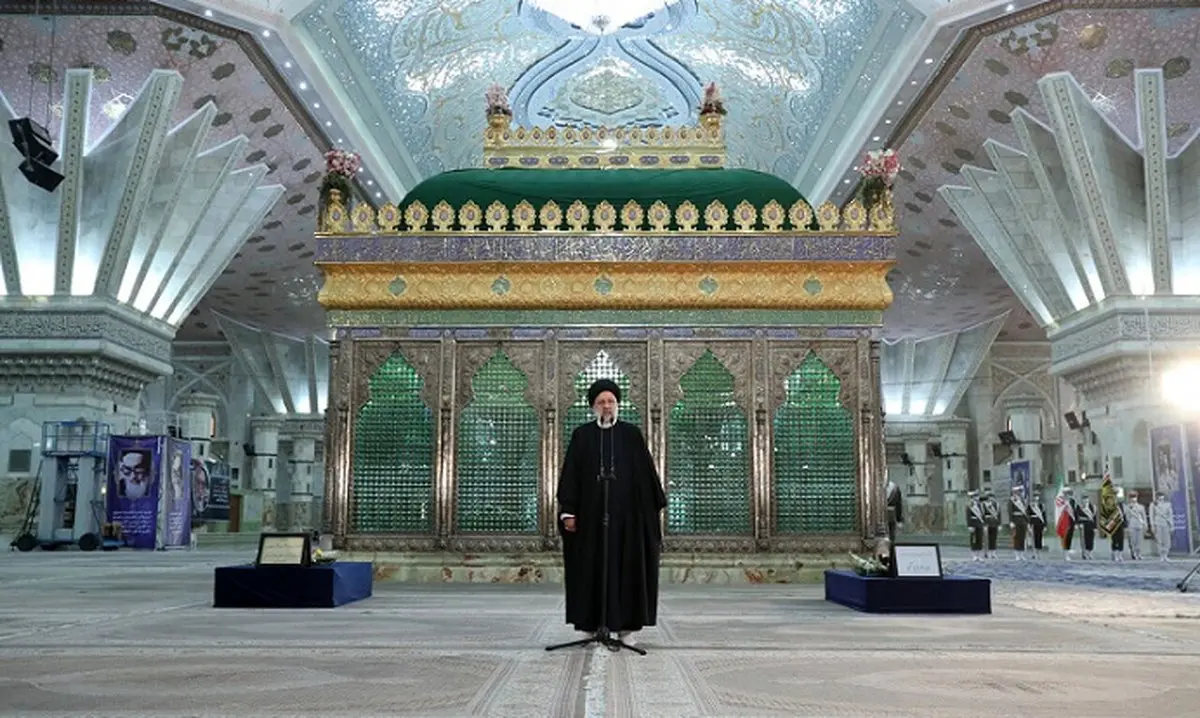 رئیس‌جمهور: نگاه امام(ره) به مردم تشریفاتی نبود