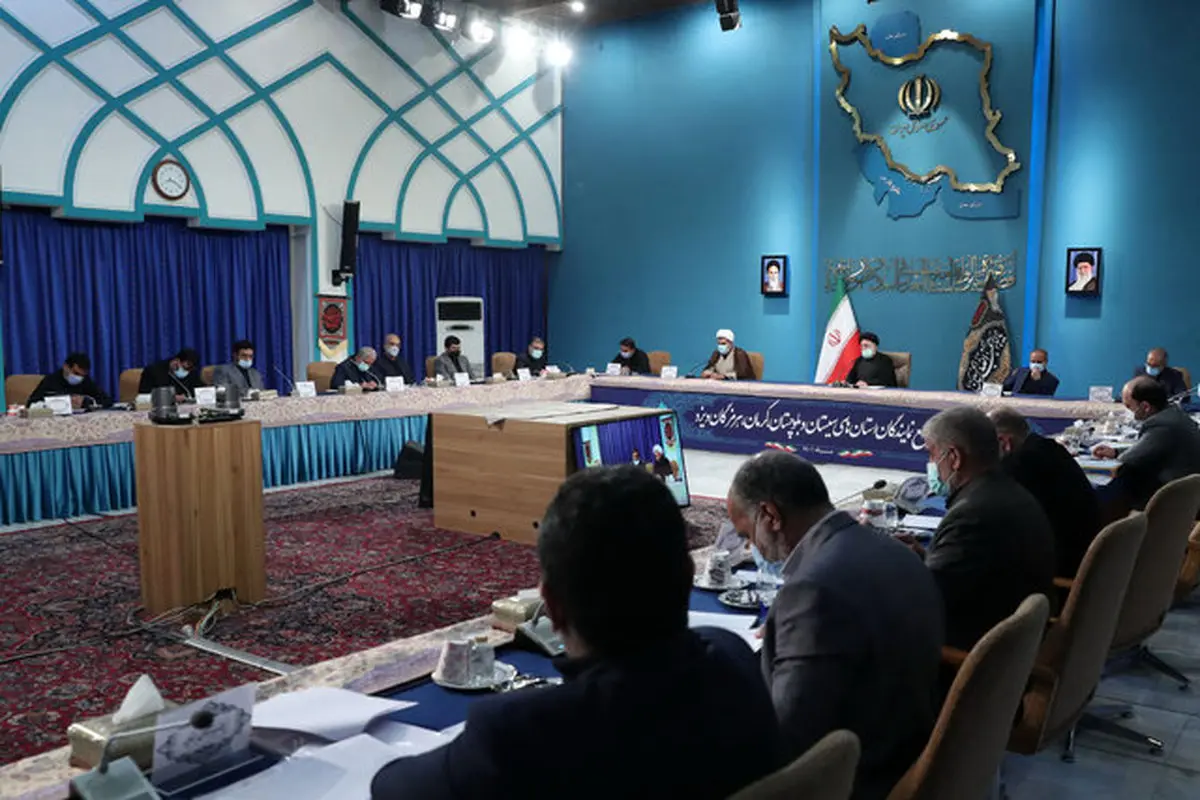 دولت مردمی هرگز درگیر حاشیه‌ها نمی‌شود