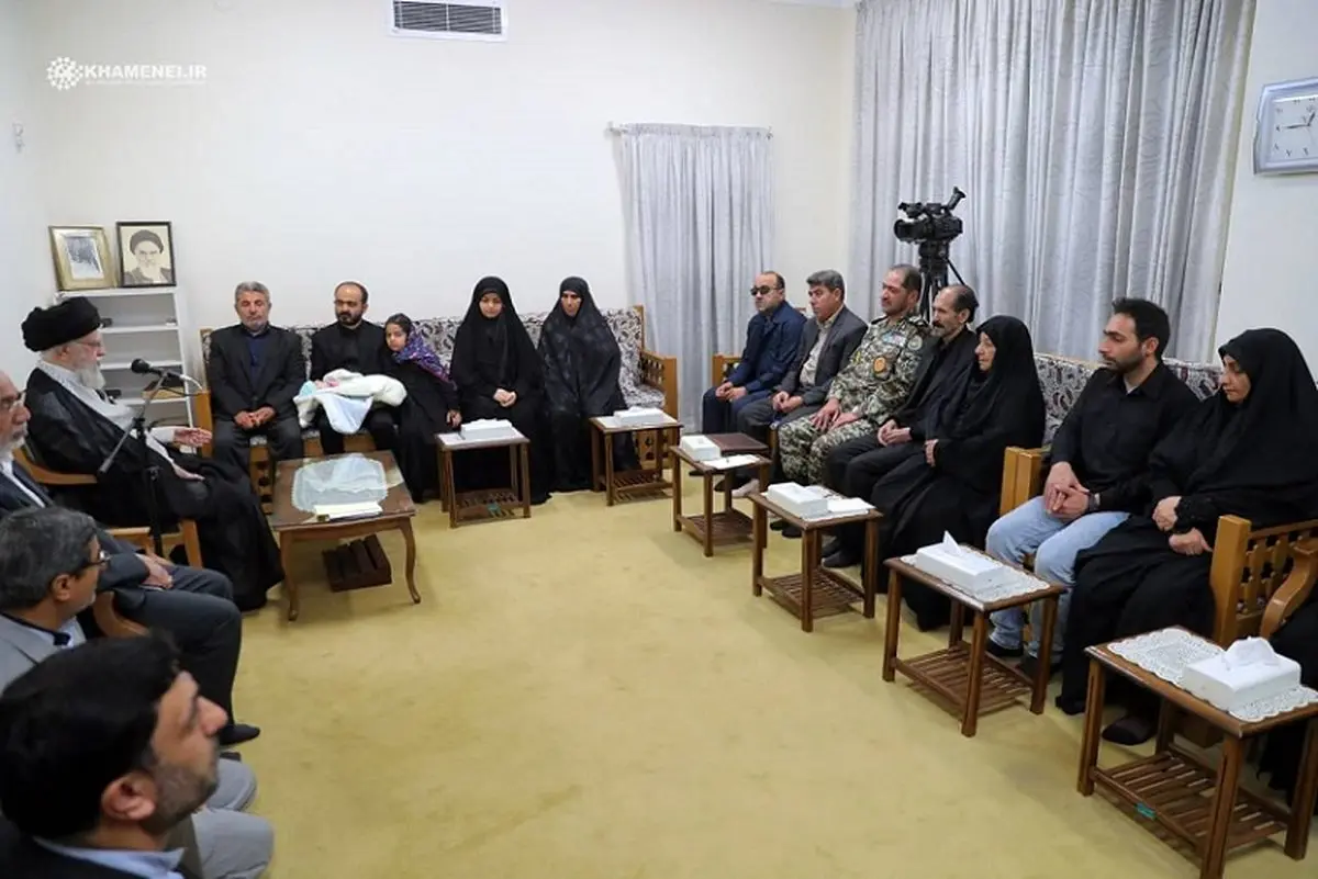 دیدار خانواده شهدای اخیر نیروی پدافند هوایی ارتش با رهبر انقلاب 