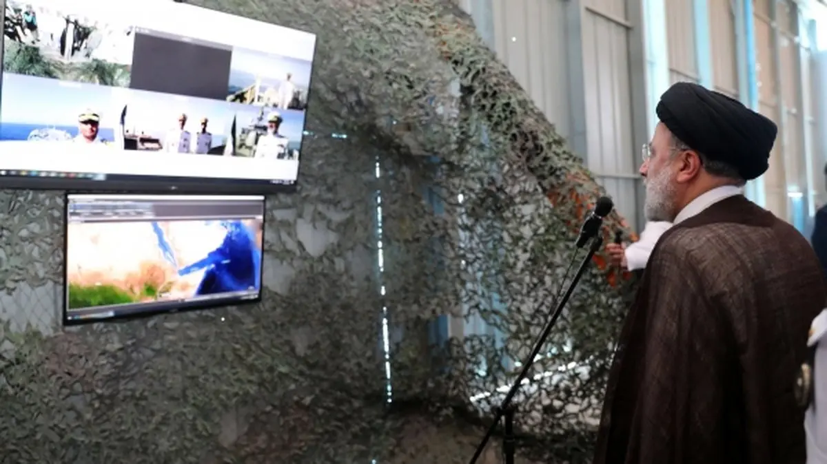 گفتگوی تصویری رئیسی با ناوگروه‌های ارتش در دریای سرخ و اقیانوس آرام