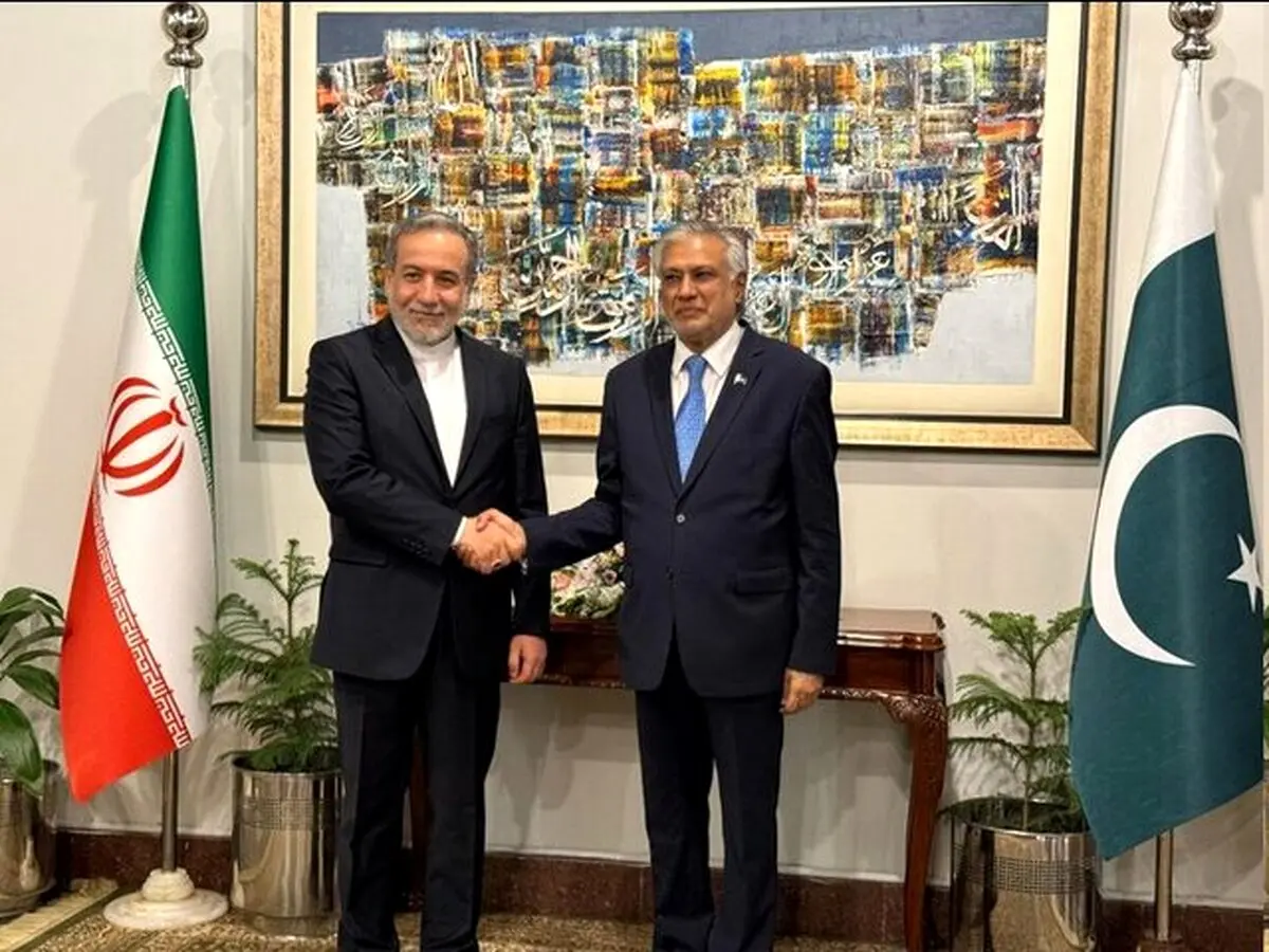 استقبال وزیر خارجه پاکستان از عراقچی در اسلام آباد