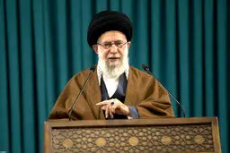 رهبر انقلاب: نگاه به چهل سال دوم انقلاب باید علمی و دلسوزانه باشد