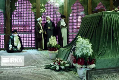رئیس جمهور متخب در مرقد امام (ره)