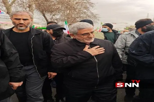 سردار قاآنی در راهپیمایی ۲۲ بهمن + عکس