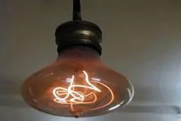 عکس لامپی دیدنی که 120 سال است روشن است