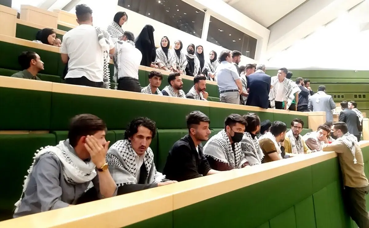 حضور جمعی از دانشجویان نهضت مقاومت فلسطین در مجلس