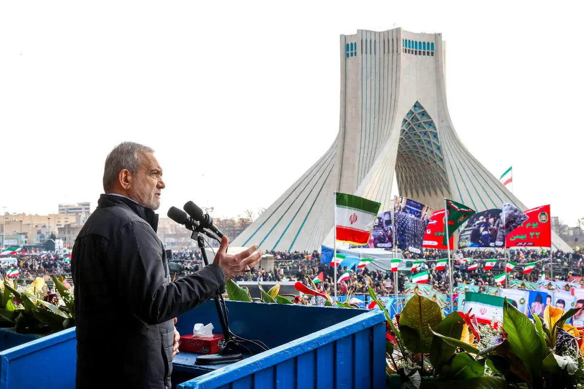 پزشکیان با مترو از راهپیمایی 22 بهمن برگشت