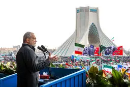 پزشکیان با مترو از راهپیمایی 22 بهمن برگشت