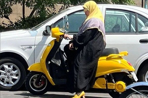 حکم مراجع تقلید درباره موتورسواری بانوان