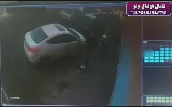 لحظه سرقت موبایل مهاجم استقلال وسط خیابان