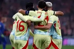  منحصر به فرد تر ین خط میانی فوتبال اروپا!