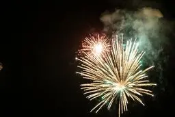 نورافشانی بزرگ عید سعید فطر درمیدان ولیعصر(عج) تهران