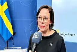 حامیان فلسطین، وزیر خارجه سوئد را با گوجه و پیاز مورد حمله قرار دادند