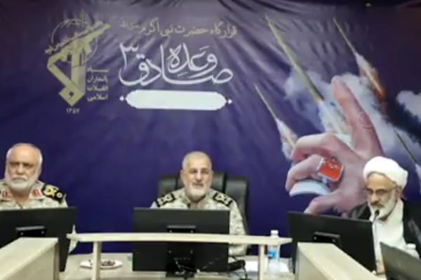 عملیات علیه اسرائیل به روایت فرمانده کل سپاه در اتاق عملیات جنگ