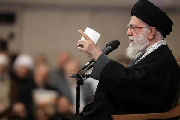 رهبر انقلاب : اغتشاش‌گر را باید سرجایش نشاند