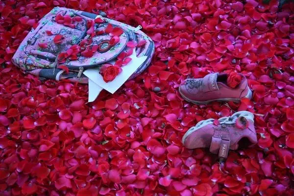 ادای احترام به کودکان شهید میناب 
