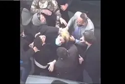 روی دیگر کتک زدن یک مادر مقابل مدرسه/ نیرو‌های لباس شخصی کی پاسخگو خواهند شد؟