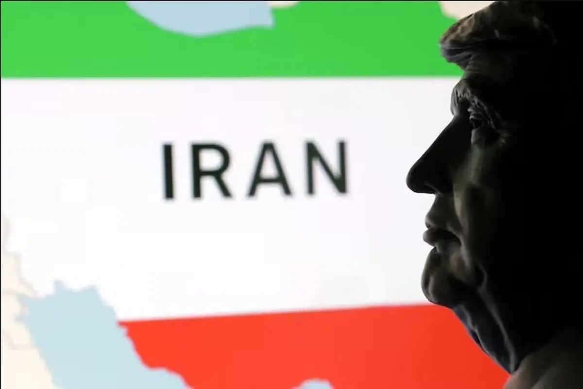 مردی که مدام نقشه های موساد علیه ایران را در گوش ترامپ می خواند