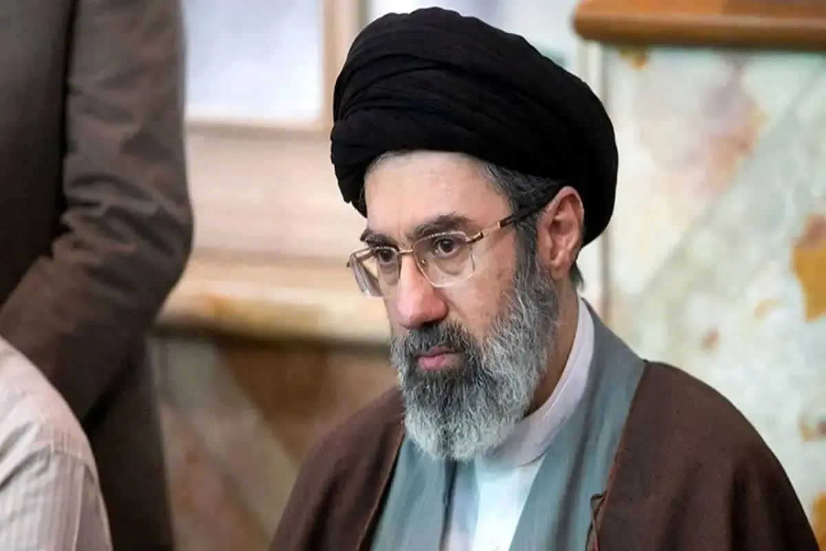 حضور آیت الله سید مجتبی خامنه ای در مراسم پدر شهید