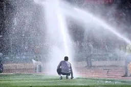 زنده از جدال پرحاشیه: استقلال - تراکتور جنجالی شد!